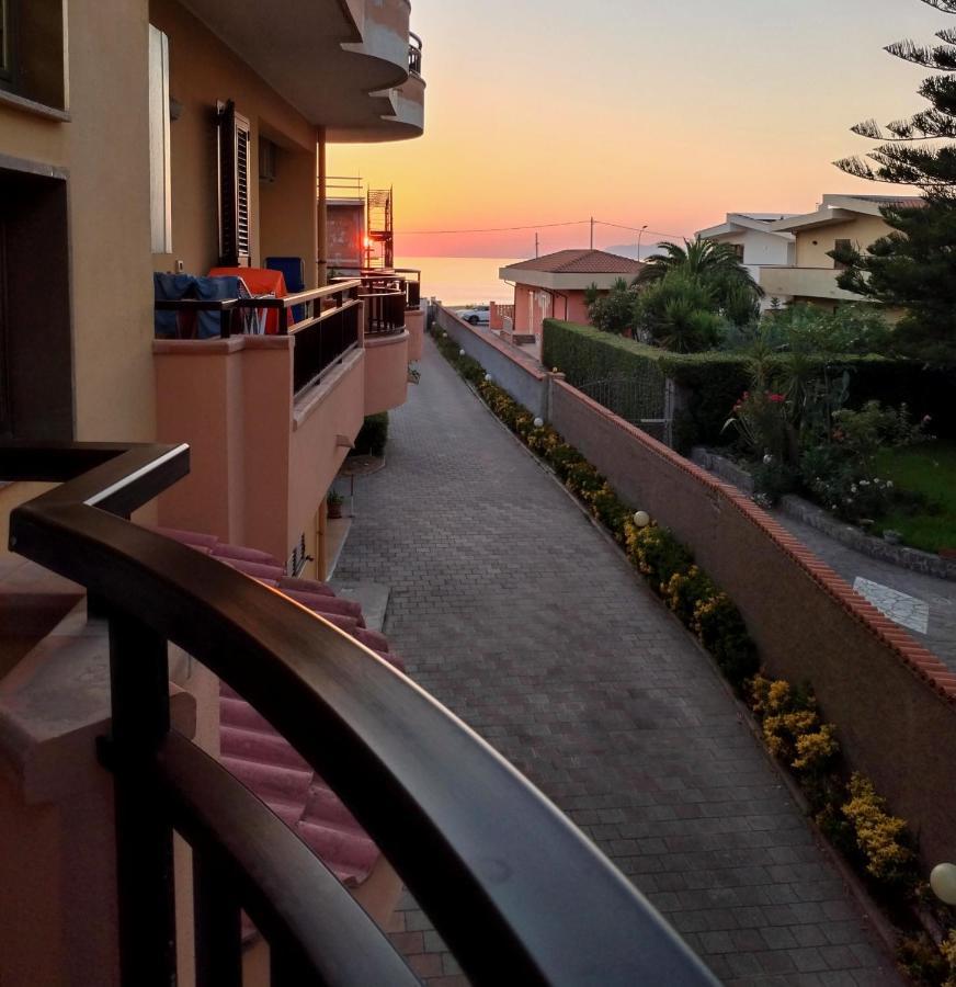 Short Less Apartment-Rooms Milazzo Buitenkant foto